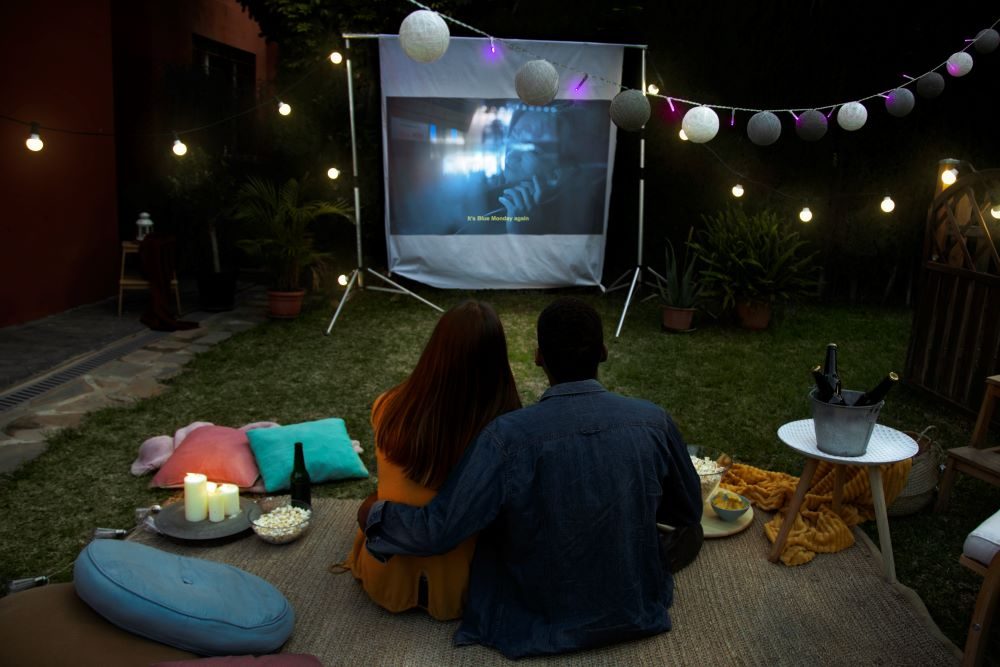 Organize an outdoor halloween movie night.