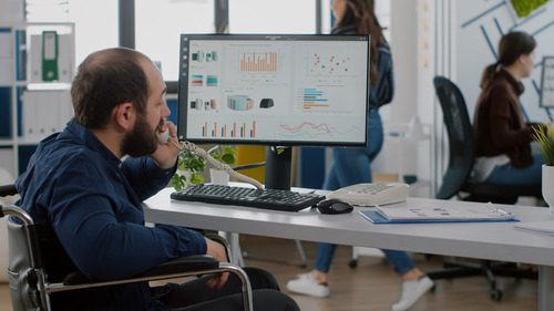 A paralyzed man working as a help desk analyst