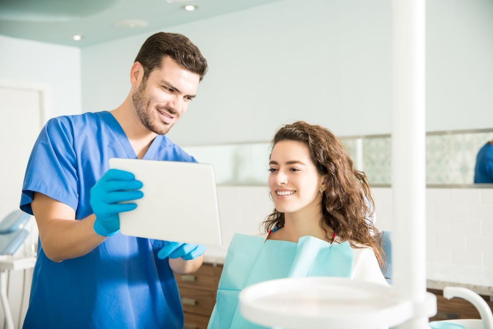 You can give personalized appreciation notes to dental assistants.