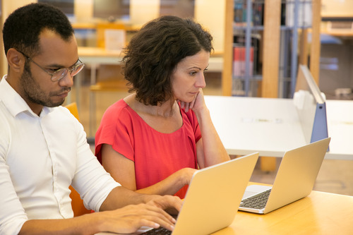 Students looking for technology courses with their laptop