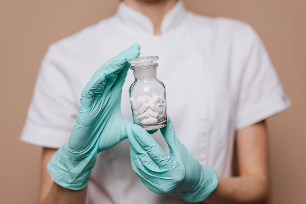 Nurse posing a jar of tablets