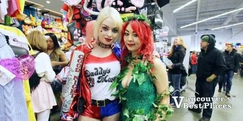 Fan Expo with Harley Quinn and Poison Ivy cosplay